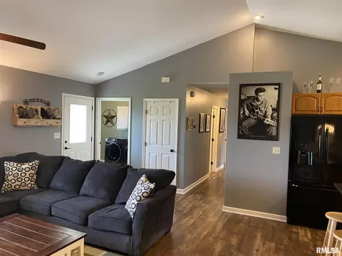 806 W Monroe St, Athens, IL 62613 photo 8