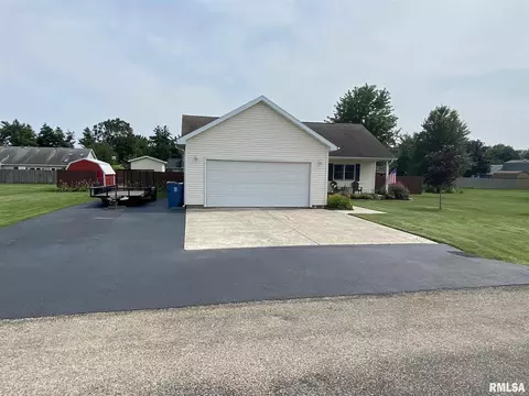 806 W Monroe St, Athens, IL 62613 photo 2