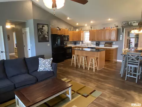 806 W Monroe St, Athens, IL 62613 photo 12