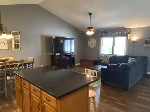 806 W Monroe St, Athens, IL 62613 photo 15