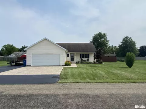 806 W Monroe St, Athens, IL 62613 photo 3