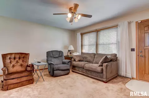 2105 Scarbrough Rd, Springfield, IL 62702 photo 5