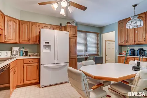 2105 Scarbrough Rd, Springfield, IL 62702 photo 8