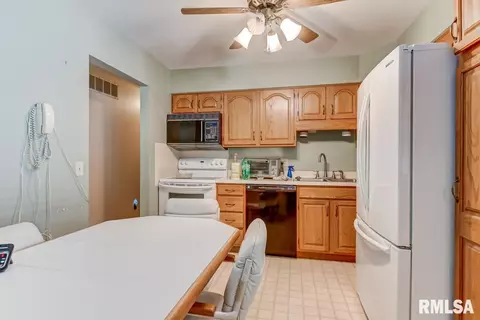 2105 Scarbrough Rd, Springfield, IL 62702 photo 9