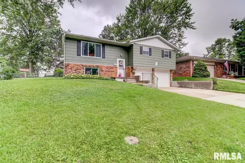 4 Eton Dr, Springfield, IL 62704 photo 2