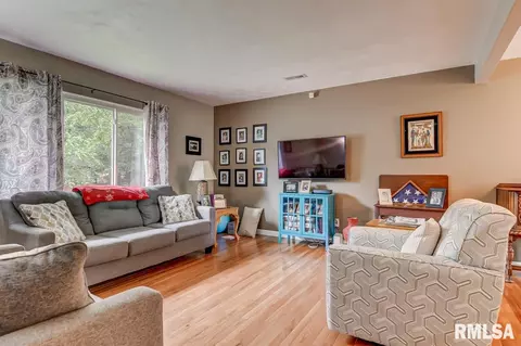 4 Eton Dr, Springfield, IL 62704 photo 8