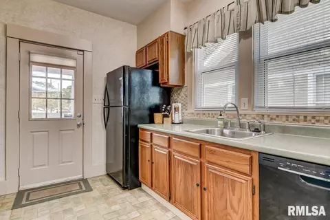 1813 Holmes Ave, Springfield, IL 62704 photo 12