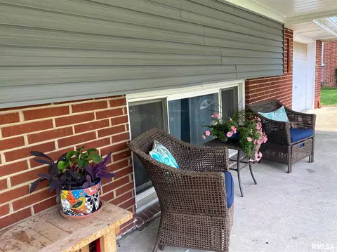 2601 E Keys Ave, Springfield, IL 62702 photo 2