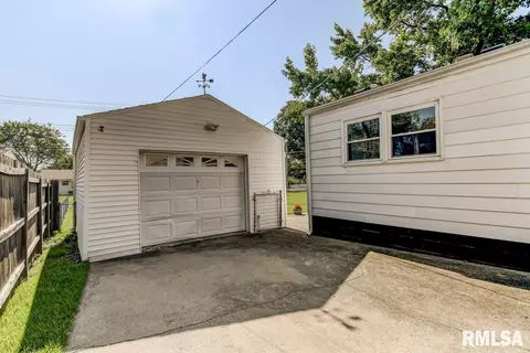 2052 N 22nd St, Springfield, IL 62702 photo 13