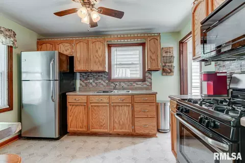 2052 N 22nd St, Springfield, IL 62702 photo 5
