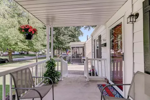 2052 N 22nd St, Springfield, IL 62702 photo 2