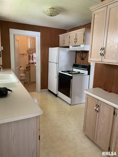 1816 S Douglas Ave, Springfield, IL 62704 photo 8