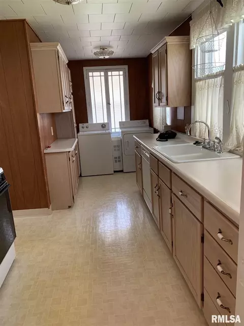 1816 S Douglas Ave, Springfield, IL 62704 photo 7
