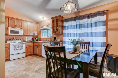 224 Glasgow Dr, Springfield, IL 62702 photo 8