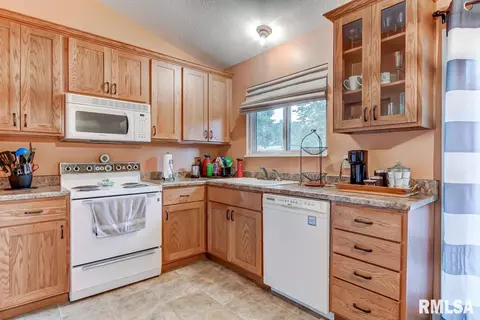 224 Glasgow Dr, Springfield, IL 62702 photo 10