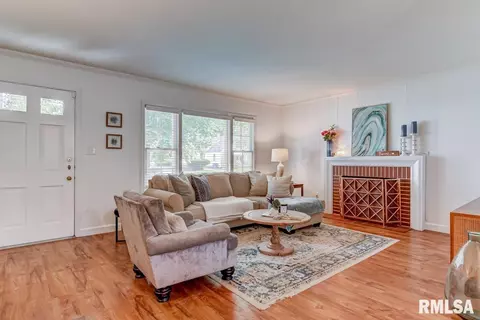 1417 W Edwards St, Springfield, IL 62704 photo 2