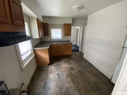 2179 S 12th St, Springfield, IL 62703 photo 4