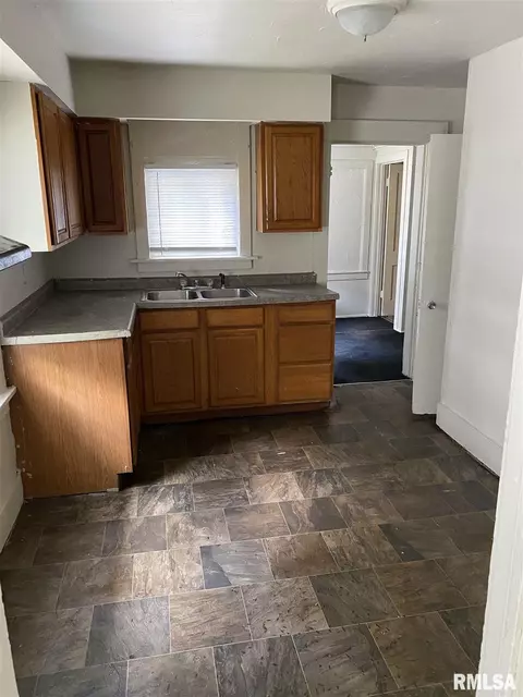 2179 S 12th St, Springfield, IL 62703 photo 5