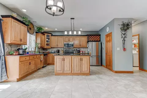 2304 Lake Crest Dr, Springfield, IL 62711 photo 8