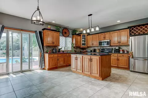 2304 Lake Crest Dr, Springfield, IL 62711 photo 9