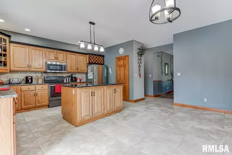 2304 Lake Crest Dr, Springfield, IL 62711 photo 10