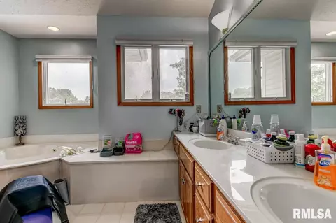 2304 Lake Crest Dr, Springfield, IL 62711 photo 21