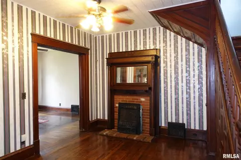 403 S Main St, Abingdon, IL 61410 photo 13