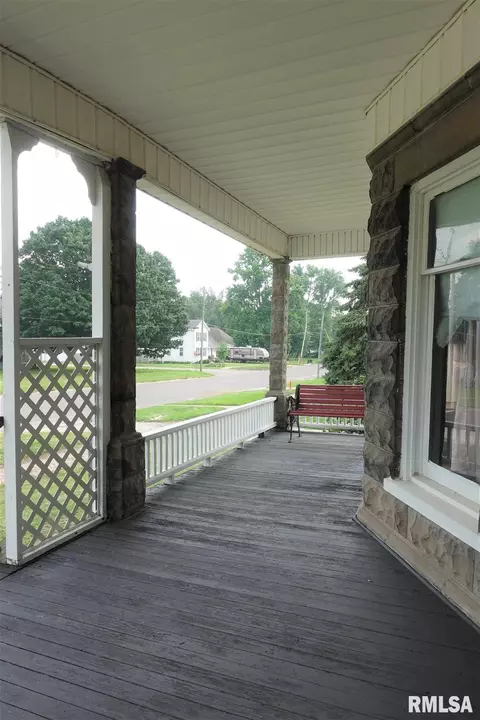 403 S Main St, Abingdon, IL 61410 photo 4