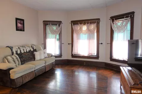 403 S Main St, Abingdon, IL 61410 photo 18