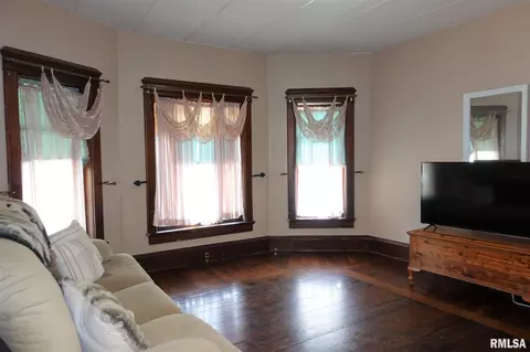403 S Main St, Abingdon, IL 61410 photo 19