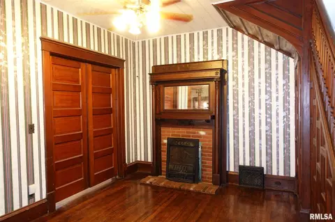 403 S Main St, Abingdon, IL 61410 photo 14