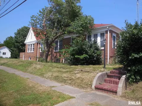 102 E Clay St, Roodhouse, IL 62082 photo 2