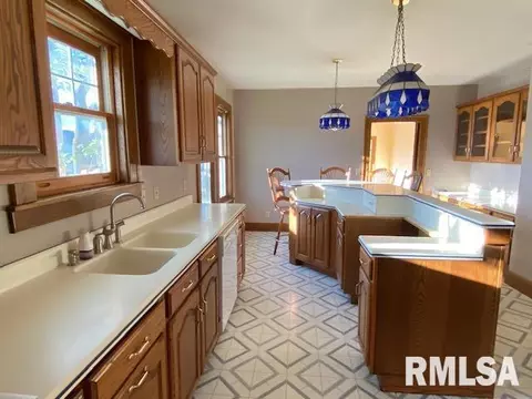 102 E Clay St, Roodhouse, IL 62082 photo 5