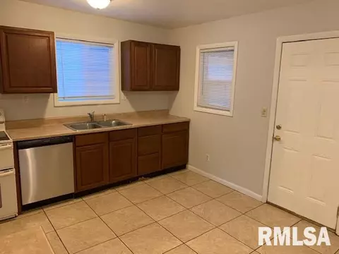 1 Bryant Ln, Springfield, IL 62702 photo 8