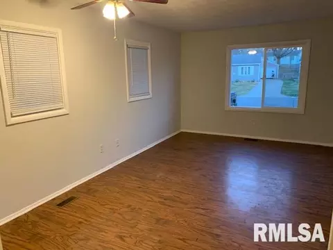1 Bryant Ln, Springfield, IL 62702 photo 4