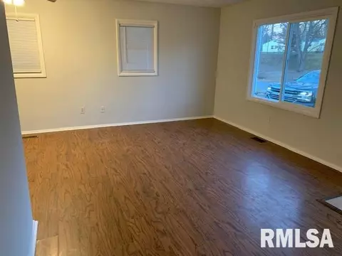 1 Bryant Ln, Springfield, IL 62702 photo 3