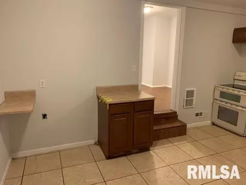 1 Bryant Ln, Springfield, IL 62702 photo 7