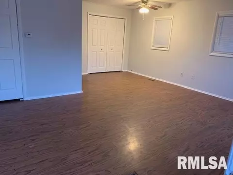 1 Bryant Ln, Springfield, IL 62702 photo 2