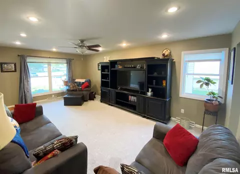 1912 Creighton Rd, Springfield, IL 62703 photo 2