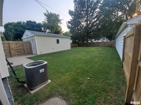 2205 Holmes Ave, Springfield, IL 62704 photo 13