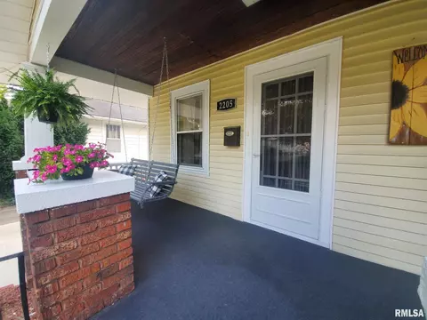 2205 Holmes Ave, Springfield, IL 62704 photo 2