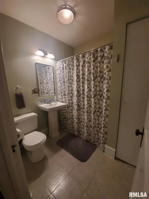2205 Holmes Ave, Springfield, IL 62704 photo 8