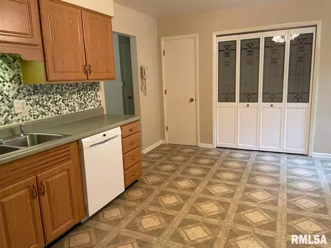 126 Dickinson Rd, Springfield, IL 62704 photo 8