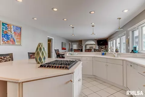 1011 E Lake Shore Dr, Springfield, IL 62712 photo 9