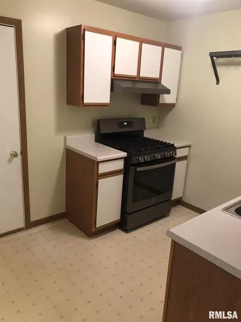 2410 Basil Dr, Springfield, IL 62707 photo 5