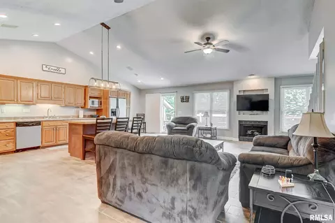 2545 Chapel Hill Dr, Springfield, IL 62702 photo 7
