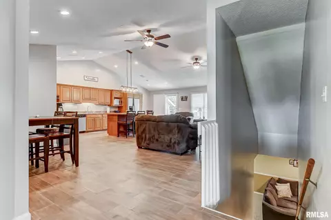 2545 Chapel Hill Dr, Springfield, IL 62702 photo 4