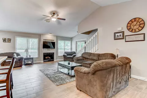 2545 Chapel Hill Dr, Springfield, IL 62702 photo 8
