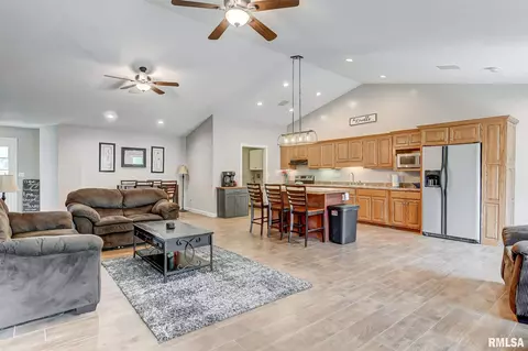 2545 Chapel Hill Dr, Springfield, IL 62702 photo 10