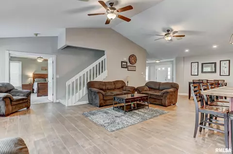 2545 Chapel Hill Dr, Springfield, IL 62702 photo 9